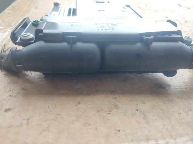 bontott AUDI A6 C6 Motorvezérlő