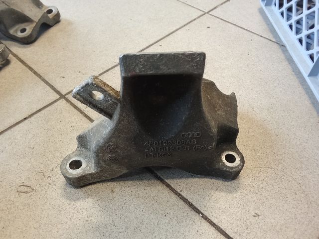 bontott AUDI A6 C6 Váltó Tartó Bak (Pozíciófüggetlen)