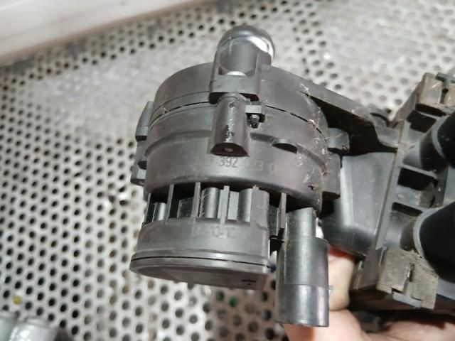 bontott AUDI A6 C6 Vízpumpa