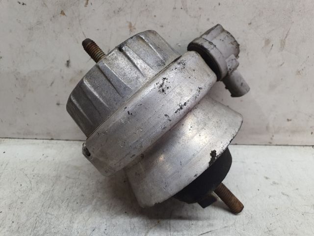 bontott AUDI A6 C6 Motor Tartó Bak Bal