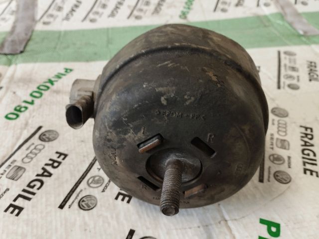 bontott AUDI A6 C6 Motor Tartó Bak Jobb