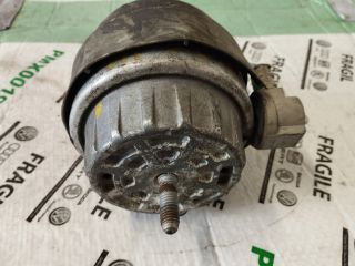 bontott AUDI A6 C6 Motor Tartó Bak Jobb