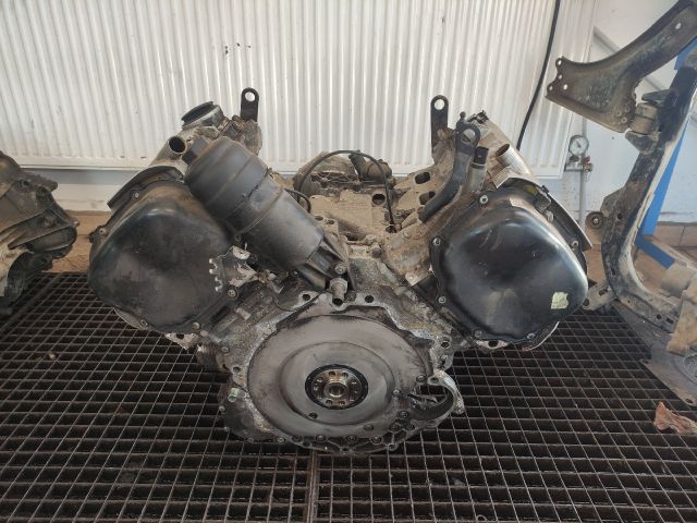 bontott AUDI A6 C6 Motor (Fűzött blokk hengerfejjel)