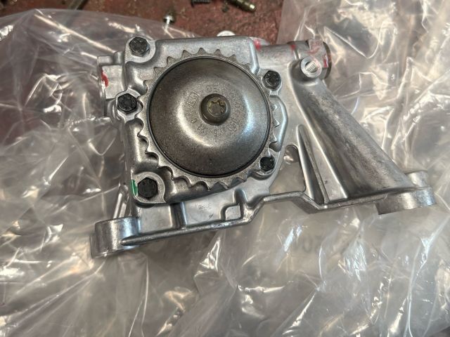 bontott AUDI A6 C6 Olajszivattyú