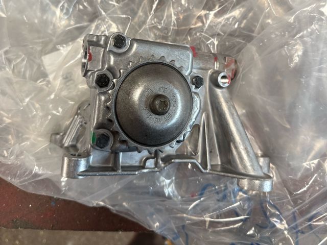 bontott AUDI A6 C6 Olajszivattyú