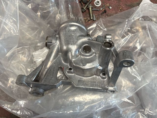 bontott AUDI A6 C6 Olajszivattyú