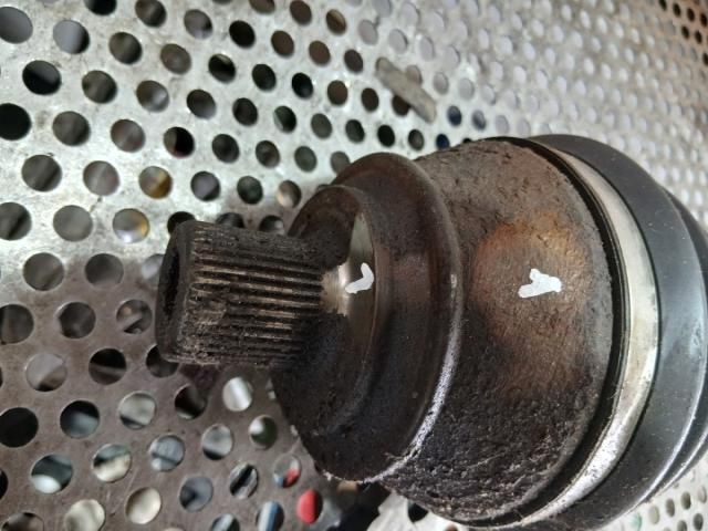 bontott AUDI A6 C6 Bal Féltengely