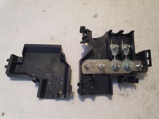 bontott AUDI A6 C6 Biztosítéktábla Motortér