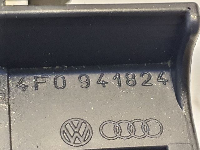 bontott AUDI A6 C6 Biztosítéktábla Motortér