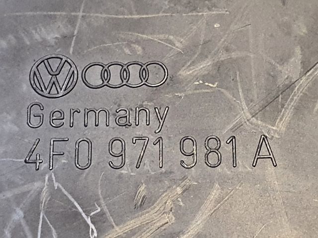 bontott AUDI A6 C6 Biztosítéktábla Motortér