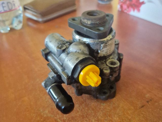 bontott AUDI A6 C6 Kormányszervó Motor (Hidraulikus)