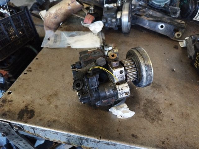 bontott AUDI A6 C6 Nagynyomású Szivattyú