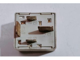 bontott AUDI A6 C6 Üzemanyag Szivattyú Relé