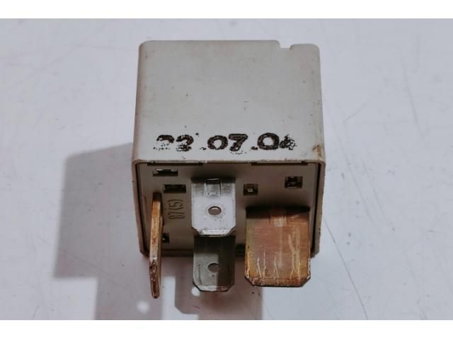 bontott AUDI A6 C6 Üzemanyag Szivattyú Relé