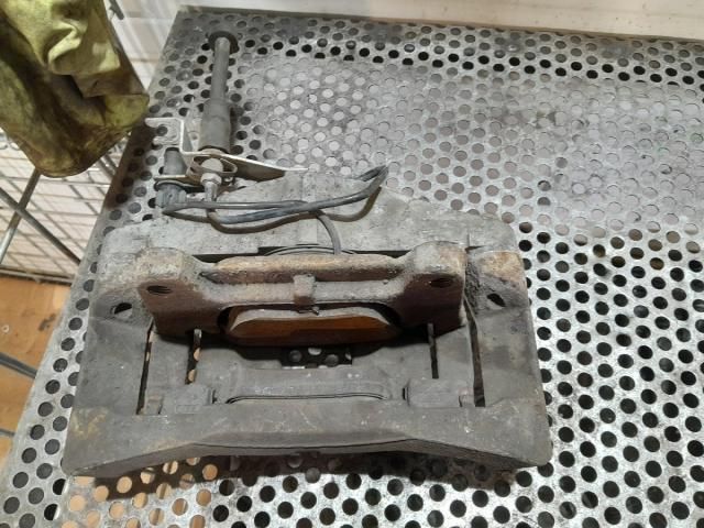 bontott AUDI A6 C6 Jobb első Féknyereg Munkahengerrel