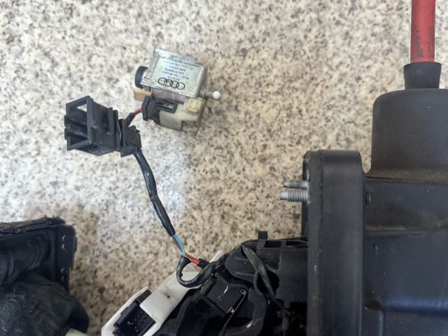 bontott AUDI A6 C6 Váltó Kulissza