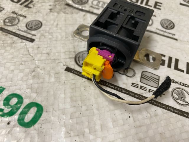 bontott AUDI A6 C6 Akkumulátor Relé