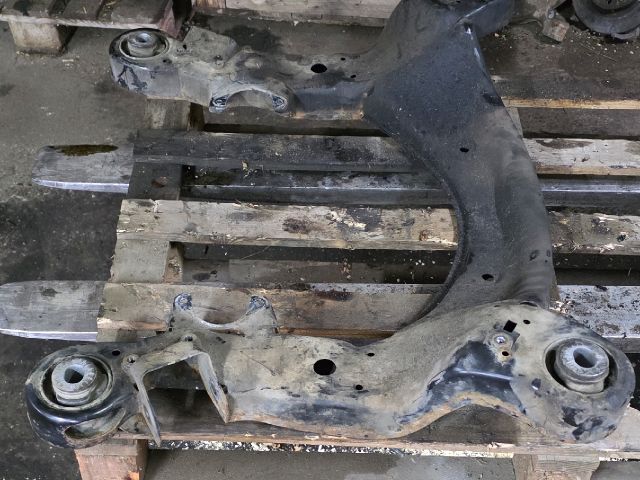 bontott AUDI A6 C6 Első Bölcső