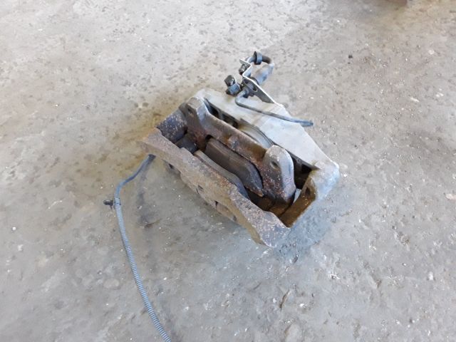 bontott AUDI A6 C6 Jobb első Féknyereg Munkahengerrel