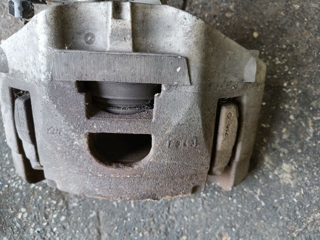 bontott AUDI A6 C6 Bal első Féknyereg Munkahengerrel