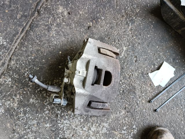 bontott AUDI A6 C6 Bal első Féknyereg Munkahengerrel