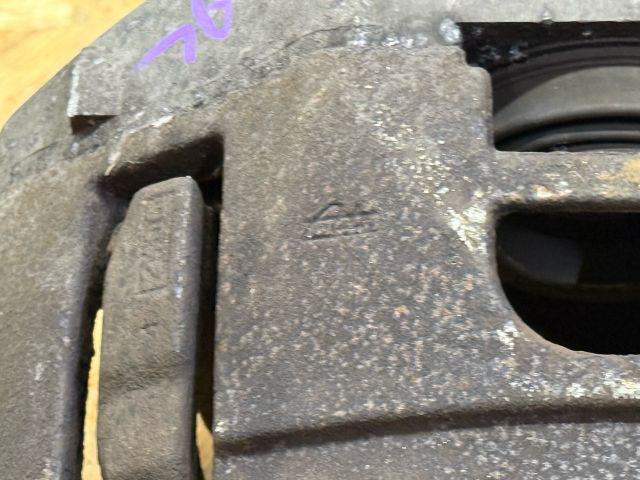 bontott AUDI A6 C6 Bal első Féknyereg Munkahengerrel