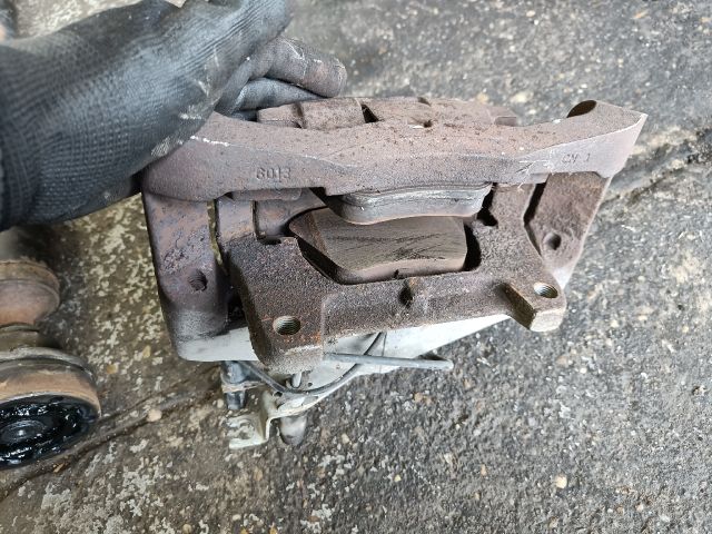 bontott AUDI A6 C6 Bal első Féknyereg Munkahengerrel