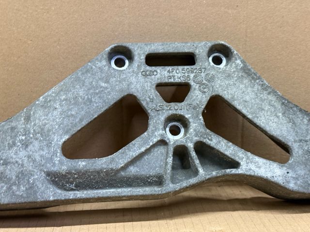 bontott AUDI A6 C6 Differenciálmű Tartó Bak