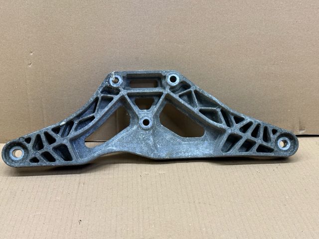 bontott AUDI A6 C6 Differenciálmű Tartó Bak