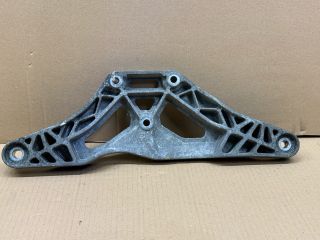 bontott AUDI A6 C6 Differenciálmű Tartó Bak