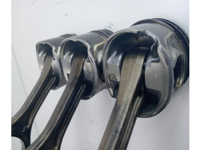 bontott AUDI A6 C6 Dugattyú és Hajtókar