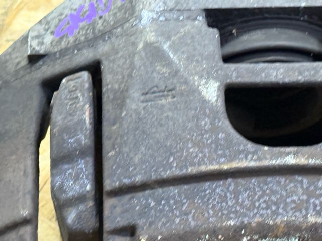 bontott AUDI A6 C6 Jobb első Féknyereg Munkahengerrel