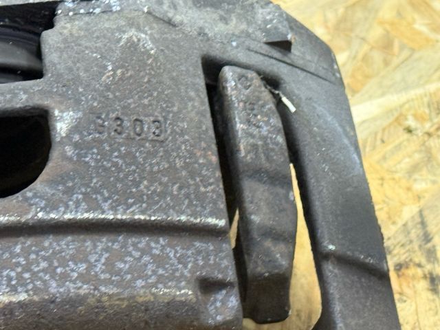 bontott AUDI A6 C6 Jobb első Féknyereg Munkahengerrel