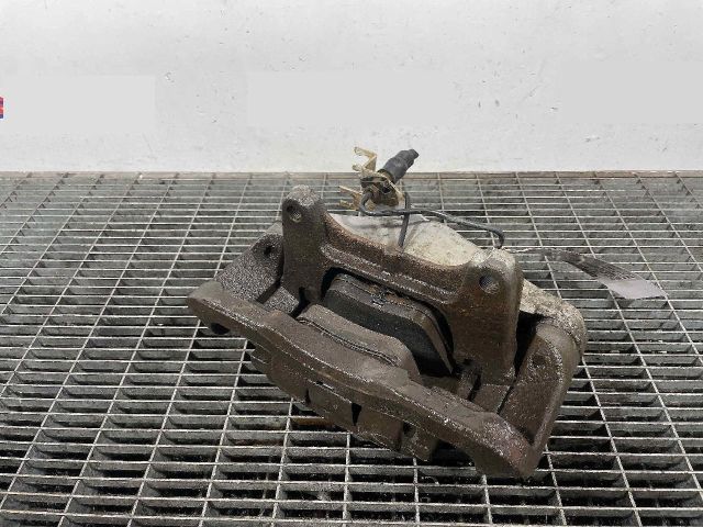 bontott AUDI A6 C6 Jobb első Féknyereg Munkahengerrel