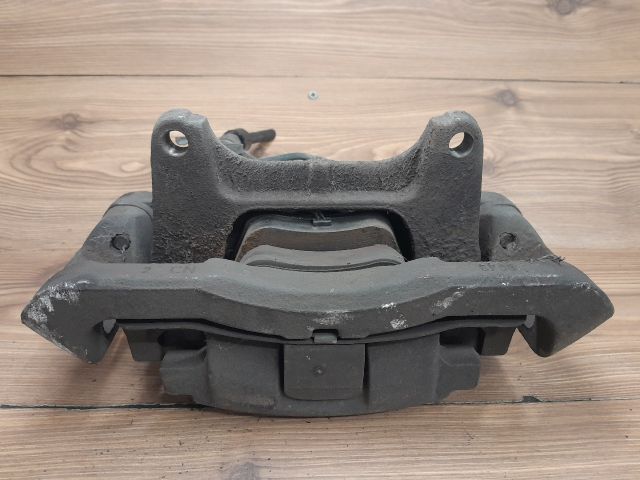 bontott AUDI A6 C6 Jobb első Féknyereg Munkahengerrel