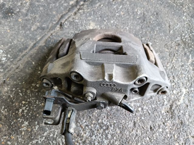 bontott AUDI A6 C6 Jobb első Féknyereg Munkahengerrel