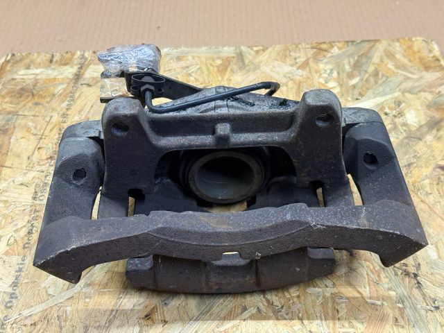 bontott AUDI A6 C6 Jobb első Féknyereg Munkahengerrel