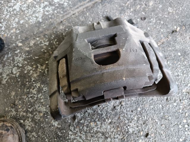 bontott AUDI A6 C6 Jobb első Féknyereg Munkahengerrel