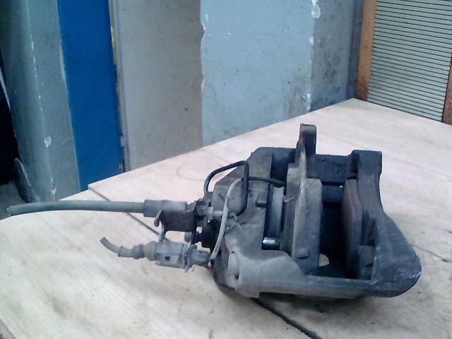 bontott AUDI A6 C6 Jobb első Féknyereg Munkahengerrel