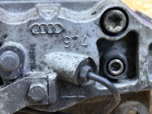 bontott AUDI A6 C6 Jobb első Féknyereg Munkahengerrel