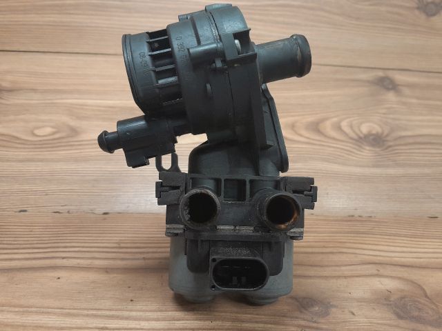 bontott AUDI A6 C6 Kiegészítő Vízszivattyú