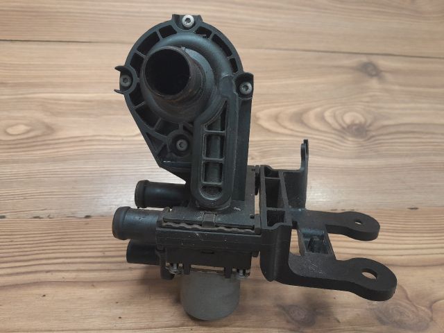 bontott AUDI A6 C6 Kiegészítő Vízszivattyú