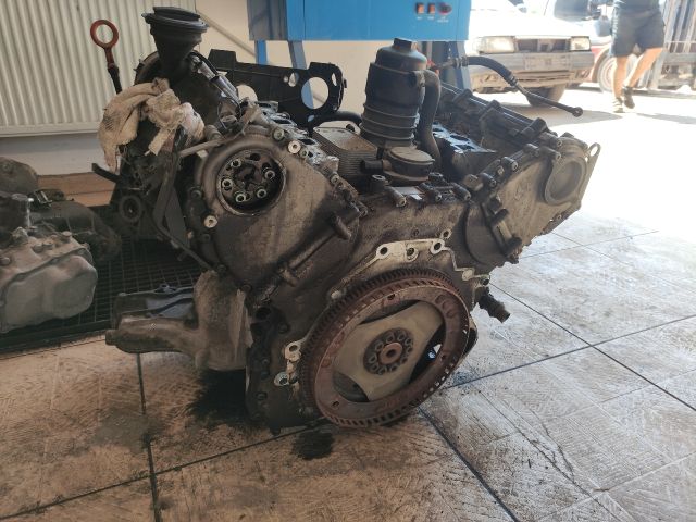 bontott AUDI A6 C6 Motor (Fűzött blokk hengerfejjel)