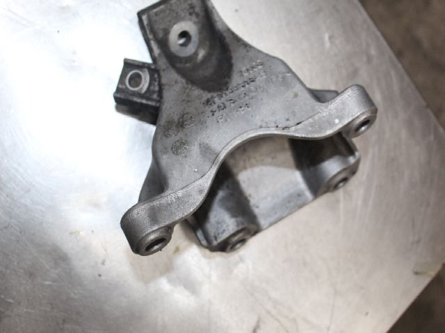 bontott AUDI A6 C6 Motor Tartó Bak (Fém)