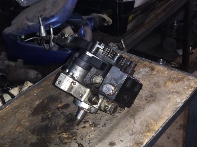 bontott AUDI A6 C6 Nagynyomású Szivattyú