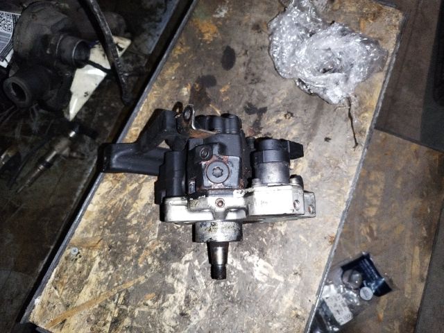 bontott AUDI A6 C6 Nagynyomású Szivattyú