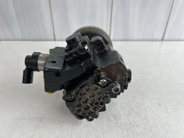 bontott AUDI A6 C6 Nagynyomású Szivattyú