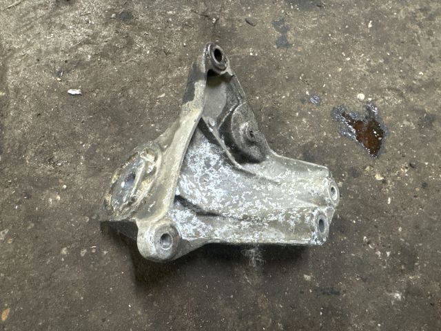 bontott AUDI A6 C6 Váltó Tartó Bak (Pozíciófüggetlen)