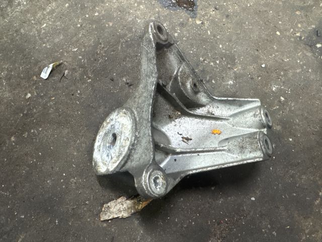 bontott AUDI A6 C6 Váltó Tartó Bak (Pozíciófüggetlen)