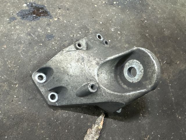 bontott AUDI A6 C6 Váltó Tartó Bak (Pozíciófüggetlen)